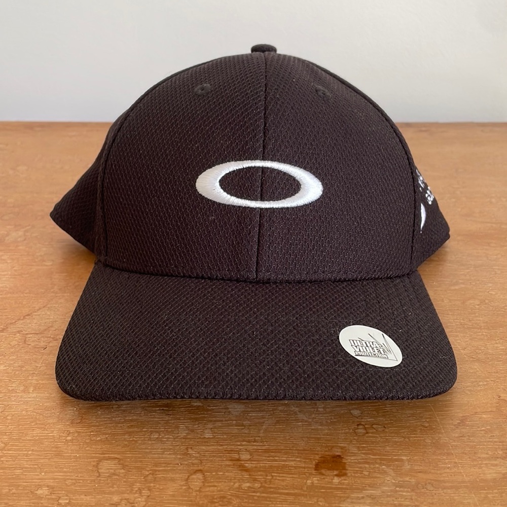 NWT Men’s Oakley Golf Ellipse Hat - Wailea Golf Club